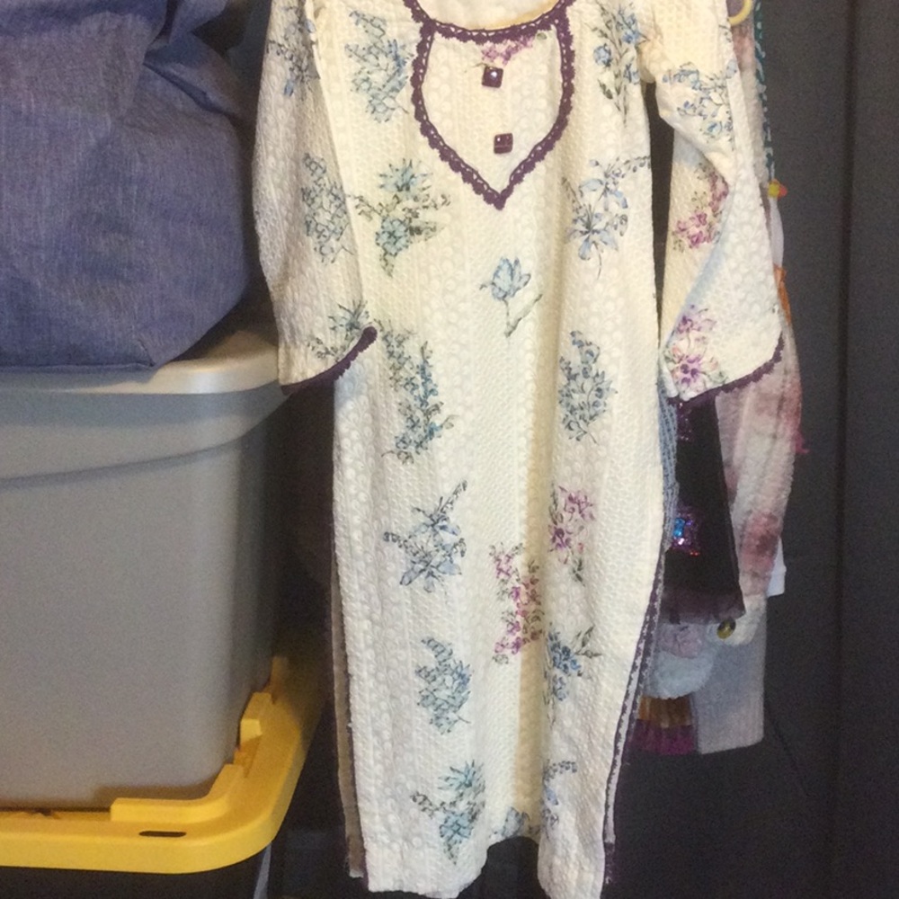 Middle eastern or Pakistani long top ,sm/ med